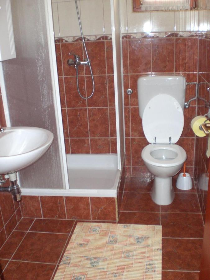 Apartmani Vesna Vir Ngoại thất bức ảnh